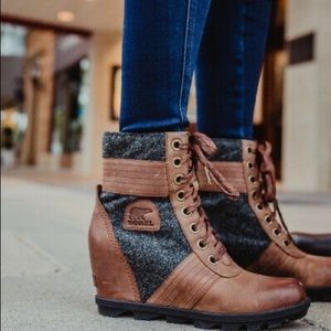 Excellent Condition Sorel Lexie Wedge Boots. Size 9.